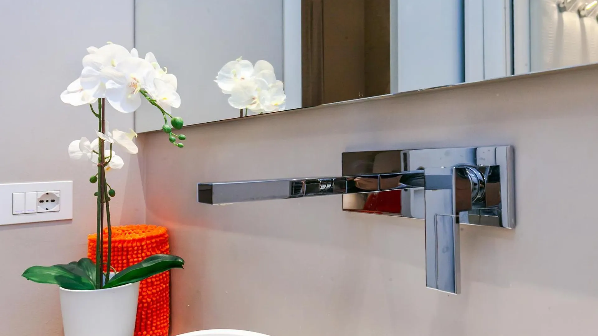 Orange Milano M3 Duomo 12 Min Apartment  Milan