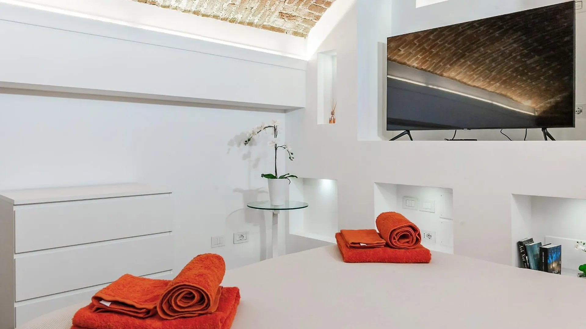Orange Milano M3 Duomo 12 Min Apartment Italy
