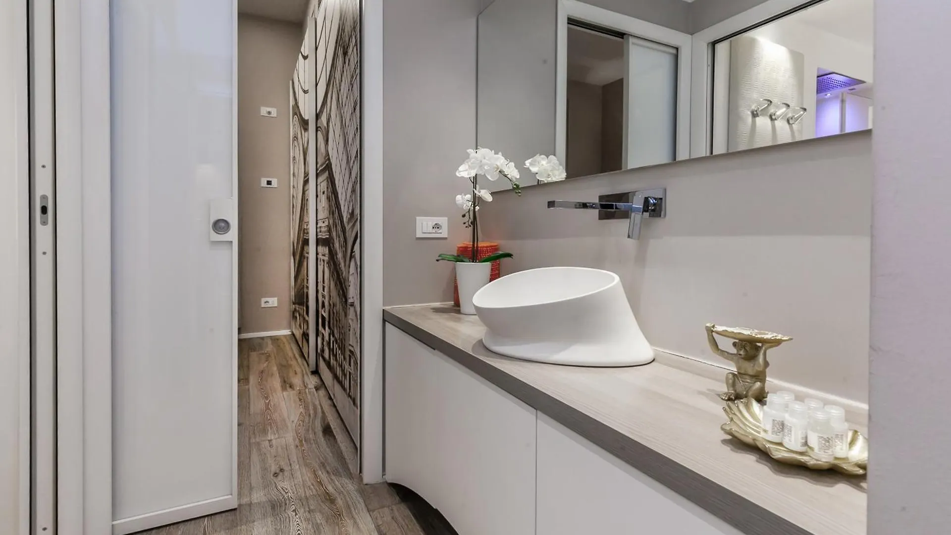 Orange Milano M3 Duomo 12 Min Apartment 0*, Milan Italy